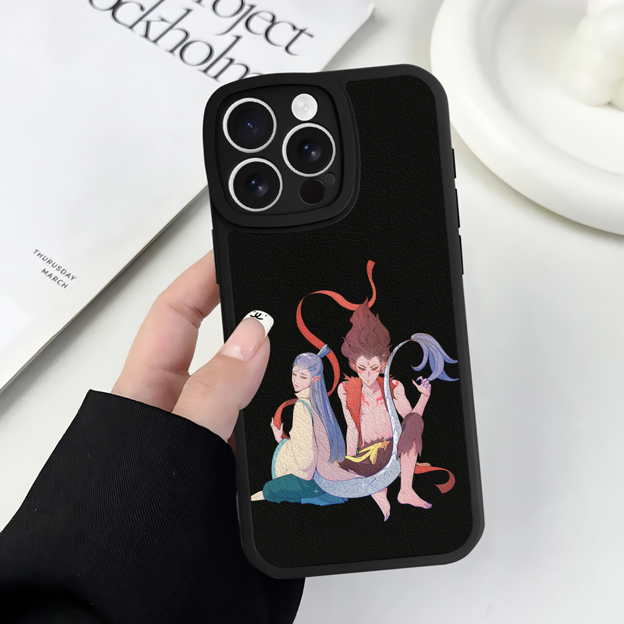 （画像用） Ne Zha 2 ナタ 魔童の大暴れ 【iPhone 16シリーズ対応】シリコンスマホケース（レザー調） 材質：シリコン